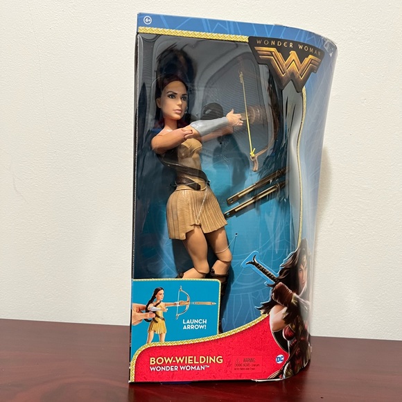 Wonder Woman - Picture 2 of 5